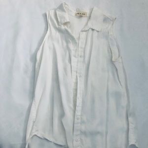 Cloth and stone split back sleeveless button down.